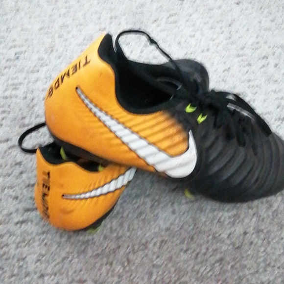 Men's Nike Soccer/Football Cleets - Picture 1 of 5